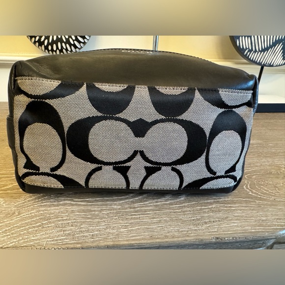 Coach 🚨CLEAN OUT monogram soft black leather trim shoulder/crossbody bag. EUC - Picture 12 of 16